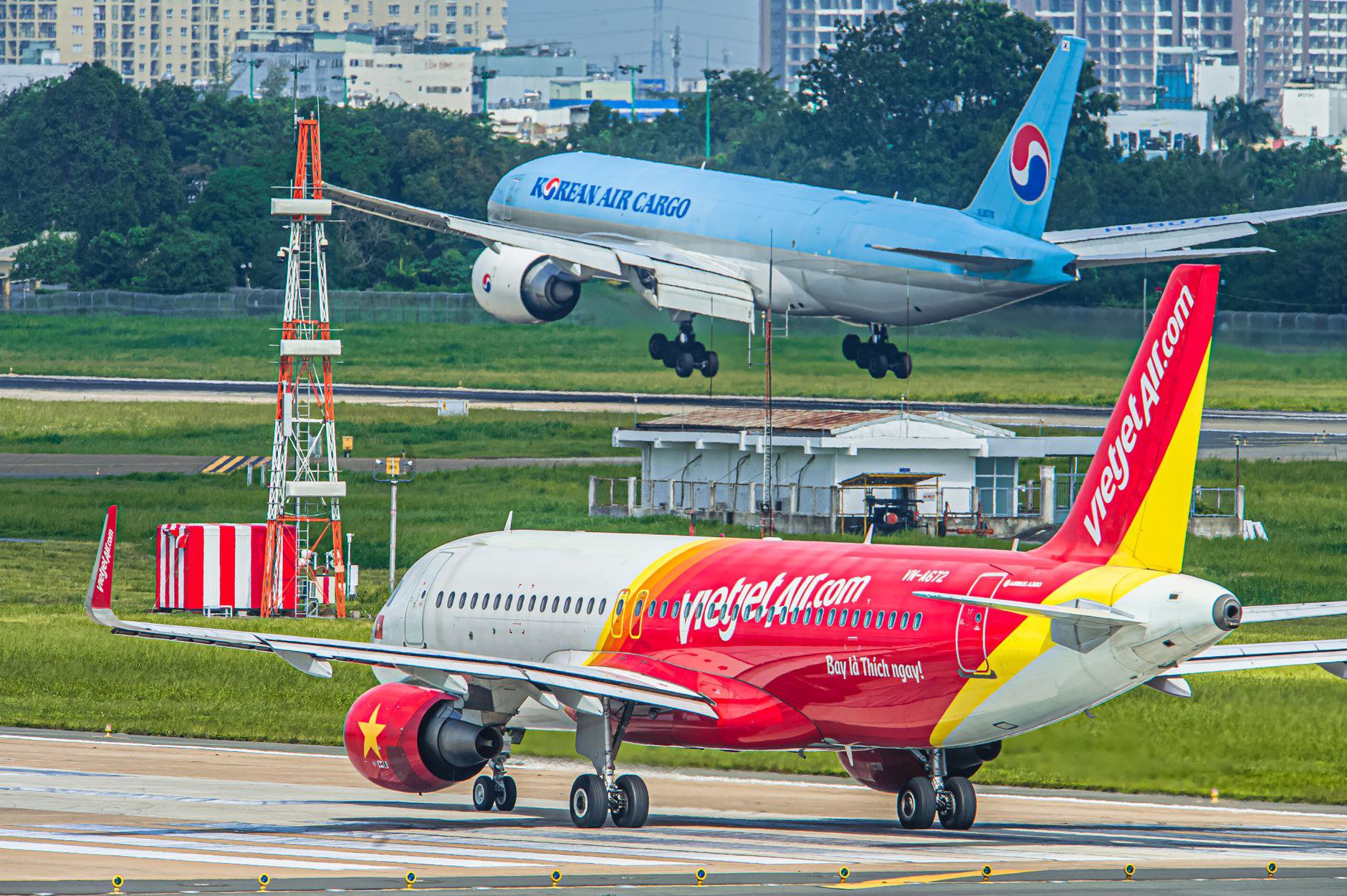 Nhập hàng chính ngạch bằng đường hàng không - pipeline đáng tin cậy cho hàng hóa Nhập hàng chính ngạch bằng đường hàng không - pipeline đáng tin cậy cho hàng hóa